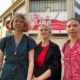  De gauche à droite : Kseniya Halubovitch, Violetta Savchits et Volga Shukaila devant la Maison des journalistes. Crédit : Hicham Mansouri
